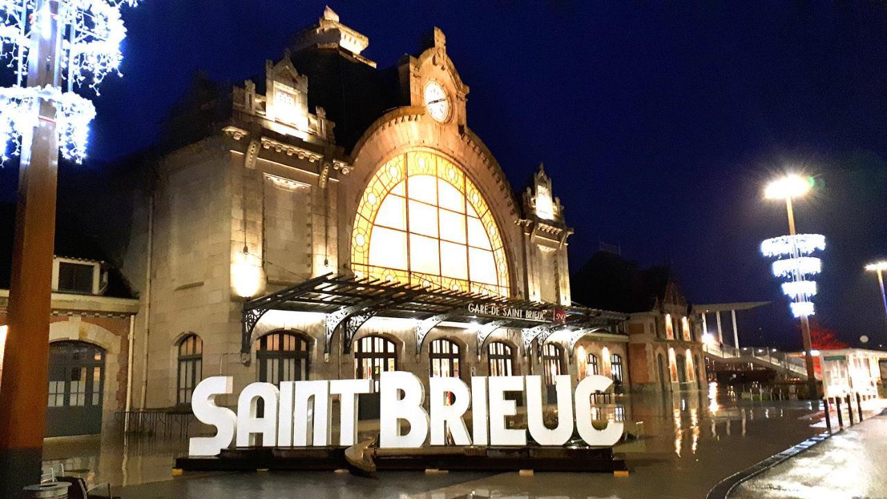 Scandinave - proche gare&centre-ville - stationnement - cour intérieure table&chaises Saint-Brieuc Esterno foto